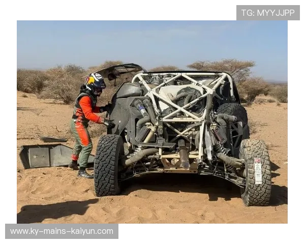 赛车越野赛翻车奇迹：无人伤亡的辉煌背后