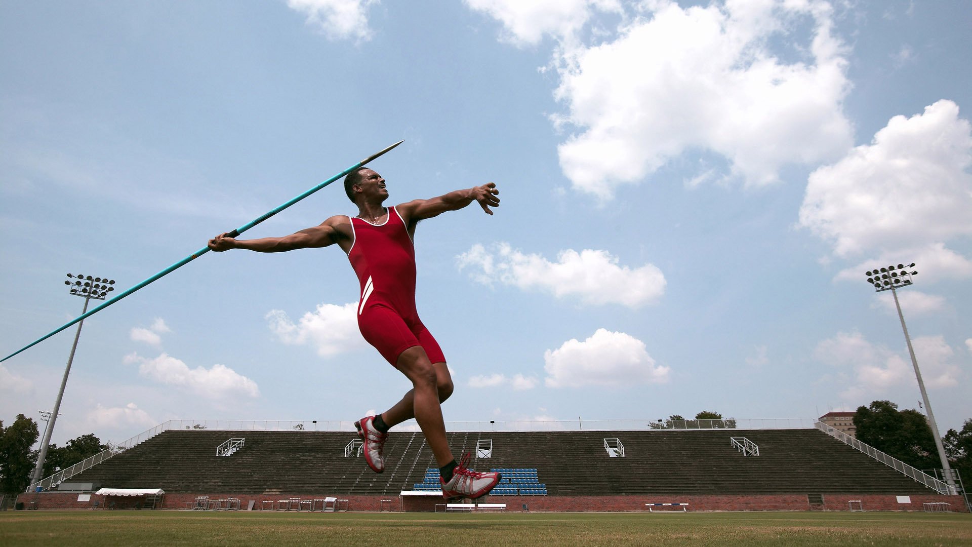 全国铁路系统乒乓球赛 老铁路人球技不减当年